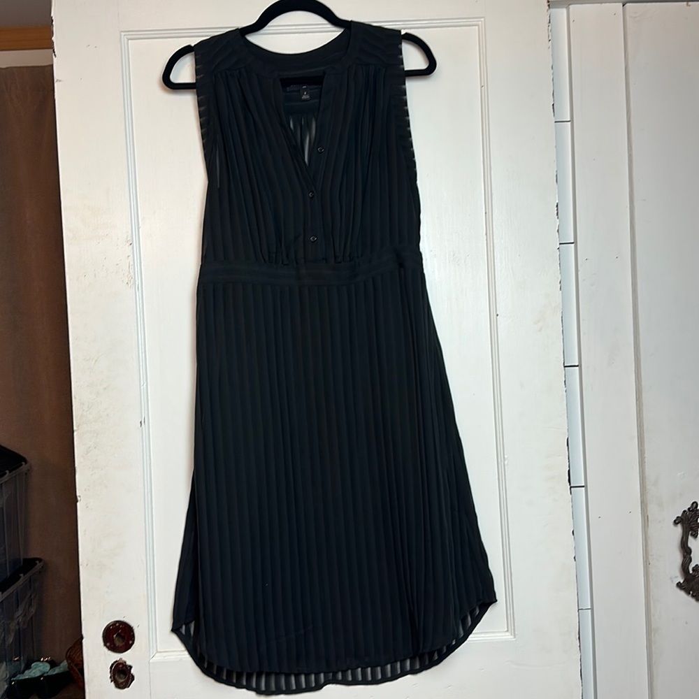 Banana Republic sleeveless sheer lined pleated dress